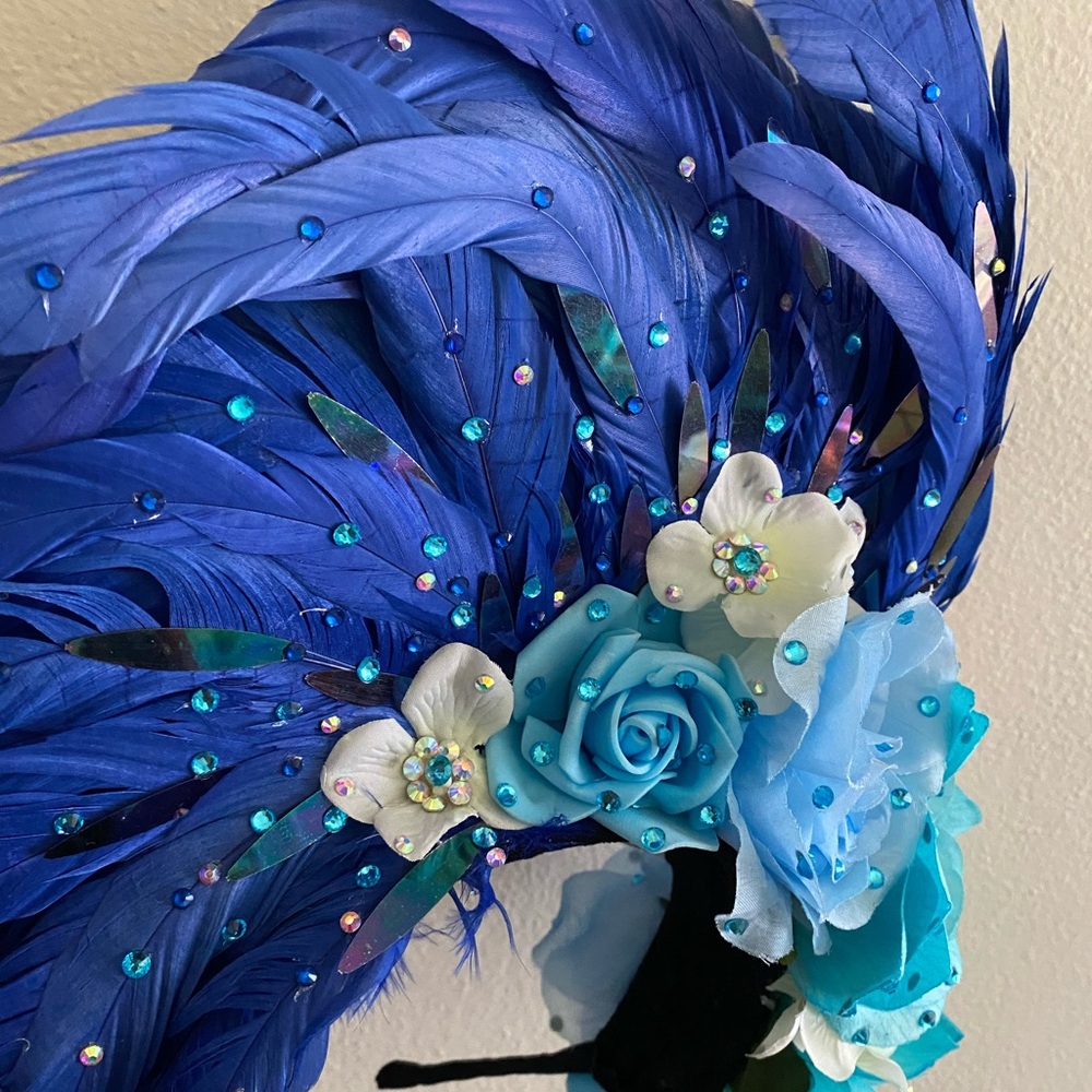 Blue Feather and Floral Headpiece Fascinator - Picture 6 of 9